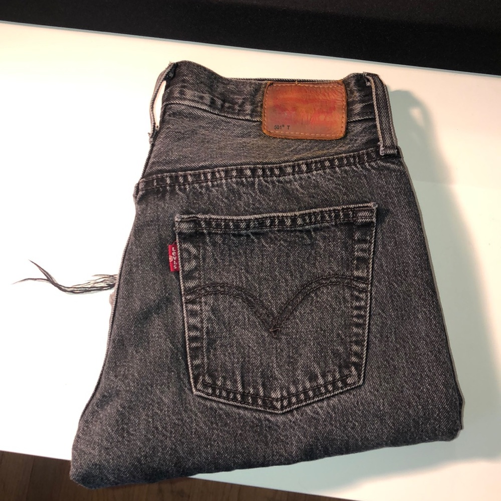 Size 25 vintage Levi’s 501 cropped